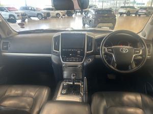 Toyota Land Cruiser 200 4.5D-4D V8 VX-R - Image 6