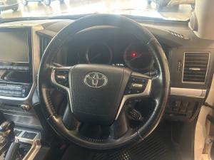 Toyota Land Cruiser 200 4.5D-4D V8 VX-R - Image 8