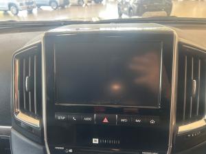 Toyota Land Cruiser 200 4.5D-4D V8 VX-R - Image 12