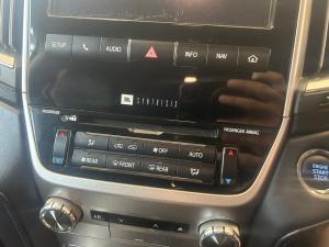 Toyota Land Cruiser 200 4.5D-4D V8 VX-R - Image 14