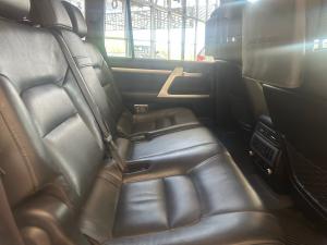 Toyota Land Cruiser 200 4.5D-4D V8 VX-R - Image 15