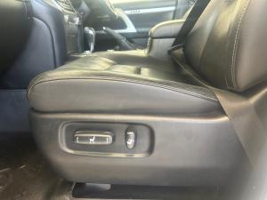 Toyota Land Cruiser 200 4.5D-4D V8 VX-R - Image 16