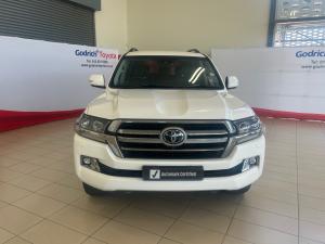 Toyota Land Cruiser 200 4.5D-4D V8 VX-R - Image 4