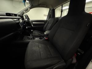 Toyota Hilux 2.4GD-6 single cab 4x4 Raider manual - Image 7