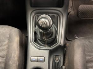 Toyota Hilux 2.4GD-6 single cab 4x4 Raider manual - Image 11