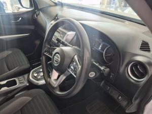 Nissan Navara 2.5DDTI SE Plus automatic D/C - Image 7
