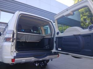 Mitsubishi Pajero 5-door 3.2DI-D GLS - Image 5