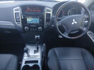 Mitsubishi Pajero 5-door 3.2DI-D GLS - Image 7