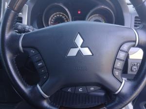 Mitsubishi Pajero 5-door 3.2DI-D GLS - Image 8