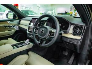 Volvo XC60 B5 AWD Plus Dark - Image 5