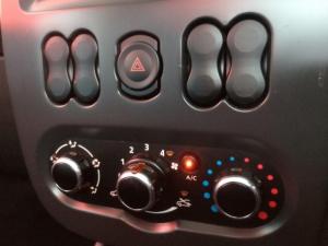 Nissan NP200 1.6i (aircon) - Image 9