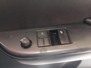 Toyota Hilux 2.4GD-6 single cab Raider manual - Image 8