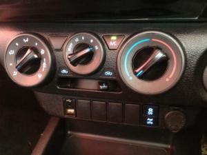 Toyota Hilux 2.4GD-6 single cab Raider manual - Image 10