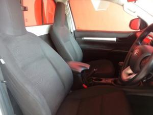 Toyota Hilux 2.4GD-6 single cab Raider manual - Image 8