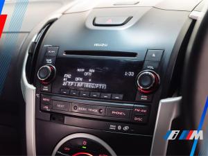 Isuzu KB 300D-Teq double cab LX Midnite Edition auto - Image 16