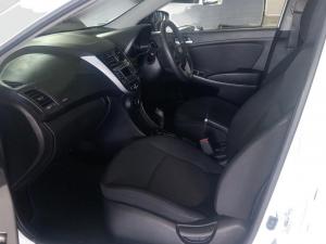 Hyundai Accent hatch 1.6 Fluid auto - Image 13