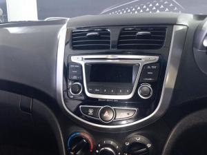 Hyundai Accent hatch 1.6 Fluid auto - Image 17