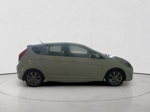 Hyundai Accent hatch 1.6 Fluid auto - Image 8