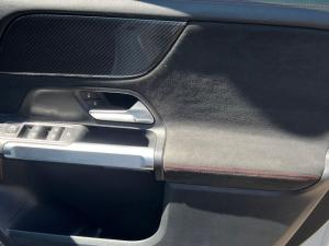 Mercedes-Benz GLB GLB220d 4Matic Progressive - Image 18