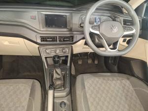 Volkswagen Polo sedan 1.6 manual - Image 7