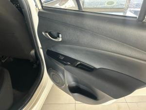 Toyota Yaris 1.5 Xs auto - Image 13