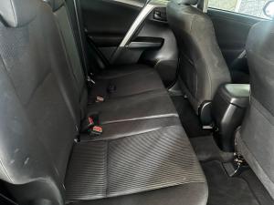 Toyota RAV4 2.0 GX auto - Image 8