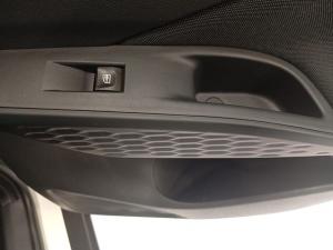 Nissan Magnite 1.0 Visia auto - Image 16