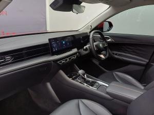 MG HS 2.0T Luxury - Image 21