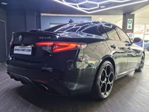 Alfa Romeo Giulia 2.0T Veloce - Image 9