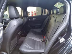Alfa Romeo Giulia 2.0T Veloce - Image 11