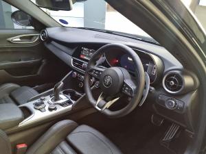 Alfa Romeo Giulia 2.0T Veloce - Image 18