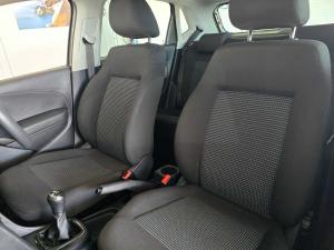 Volkswagen Polo Vivo hatch 1.4 Comfortline - Image 11