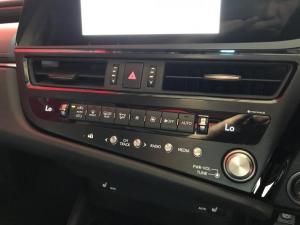 Lexus ES 250 EX - Image 12