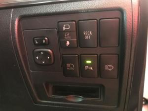 Toyota Land Cruiser 200 4.5D-4D V8 VX-R - Image 14