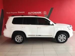 Toyota Land Cruiser 200 4.5D-4D V8 VX-R - Image 3