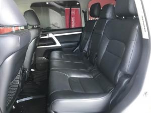 Toyota Land Cruiser 200 4.5D-4D V8 VX-R - Image 7