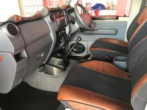 Toyota Land Cruiser 79 4.5D-4D LX V8 single cab - Image 8