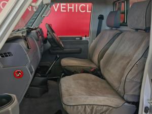 Toyota Land Cruiser 79 4.5D-4D LX V8 single cab - Image 16