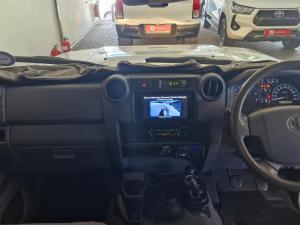 Toyota Land Cruiser 79 4.5D-4D LX V8 single cab - Image 21
