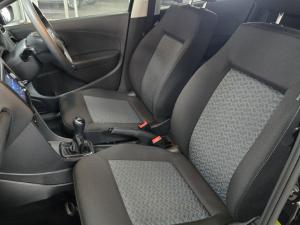 Volkswagen Polo Vivo hatch 1.4 Life - Image 17