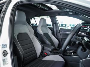 Volkswagen Golf 1.4TSI R-Line Plus - Image 13