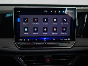 Volkswagen T-Roc 2.0TSI 4Motion R-Line - Image 11