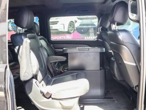 Mercedes-Benz V300d Executive - Image 10