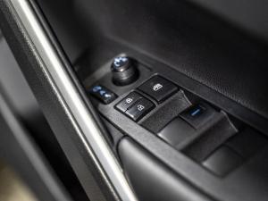 Toyota Corolla Cross 1.8 Hybrid XR - Image 32