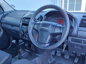 Isuzu D-Max Gen 6 250 single cab Fleetside safety - Image 10
