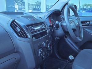 Isuzu D-Max Gen 6 250 single cab Fleetside safety - Image 6