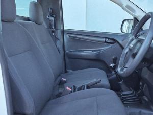 Isuzu D-Max Gen 6 250 single cab Fleetside safety - Image 8