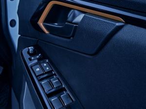 Isuzu D-Max 1.9TD double cab LS X-Rider manual - Image 10