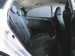 Hyundai Accent sedan 1.6 Motion - Image 16