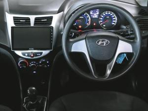 Hyundai Accent sedan 1.6 Motion - Image 18